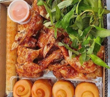 1 Gà 1 cơm 4 bánh bao