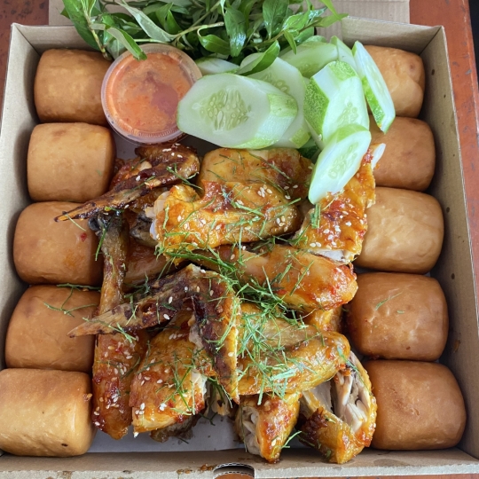 1 Gà 8 bánh bao